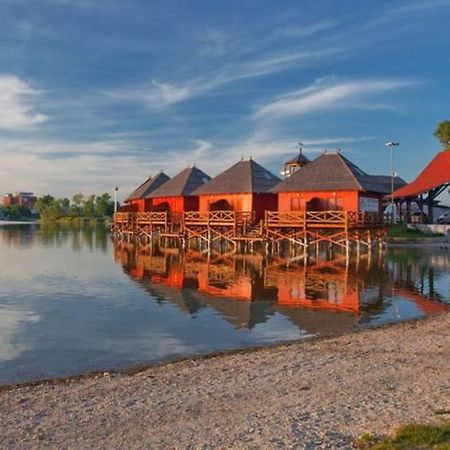 Overwater Cottage - Slovak Tahiti, 塞内奇 外观 照片