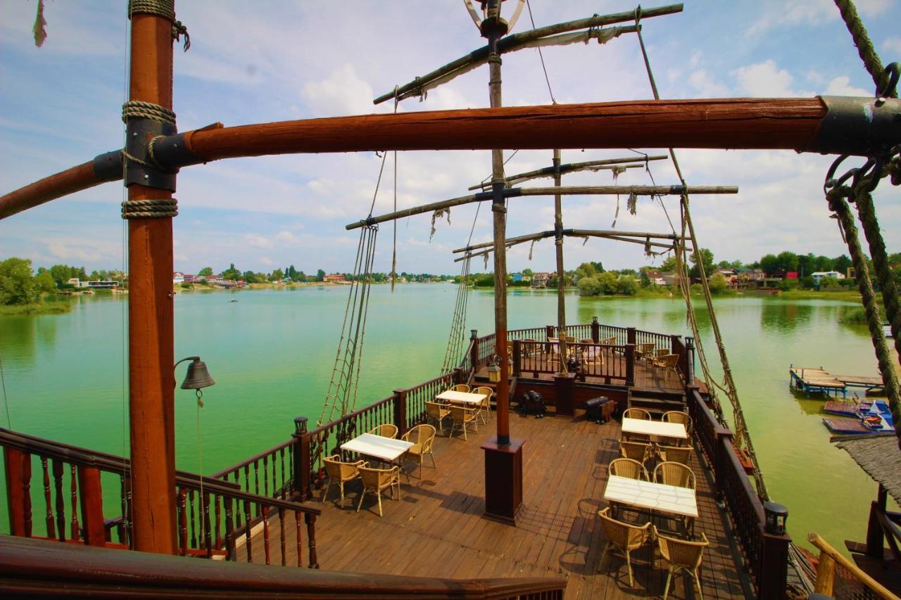 Overwater Cottage - Slovak Tahiti, 塞内奇 外观 照片